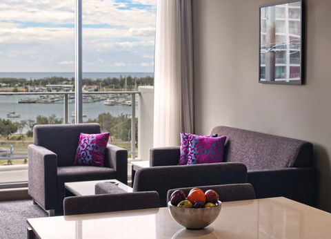 Meriton Serviced Apartments Southport - Tourism Caloundra 4
