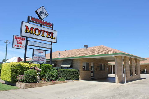 Buckaroo Motor Inn - Tourism Caloundra 0