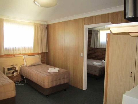 Buckaroo Motor Inn - Tourism Caloundra 4