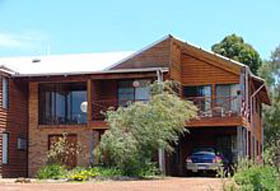 Rainbow House - Tourism Caloundra 0