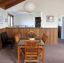 Rainbow House - Tourism Caloundra 3