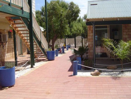 Bay Lodge Economy Beachfront - Tourism Caloundra 3