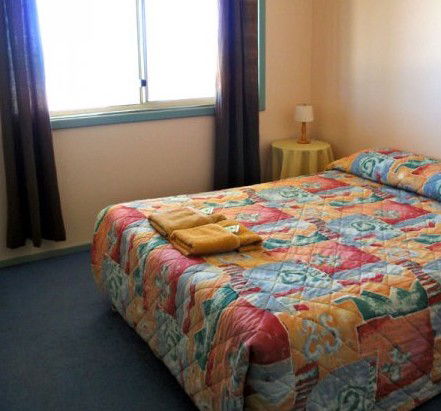 Bay Lodge Economy Beachfront - Tourism Caloundra 4