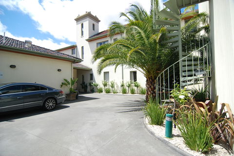 Hotel Dolma - Tourism Caloundra 2