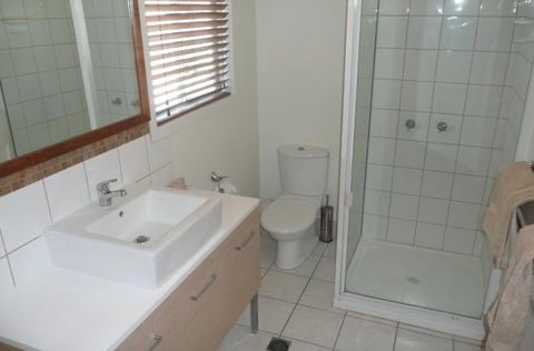 Beachside Holiday Units - Tourism Caloundra 2
