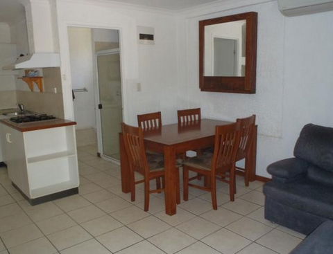 Beachside Holiday Units - Tourism Caloundra 3