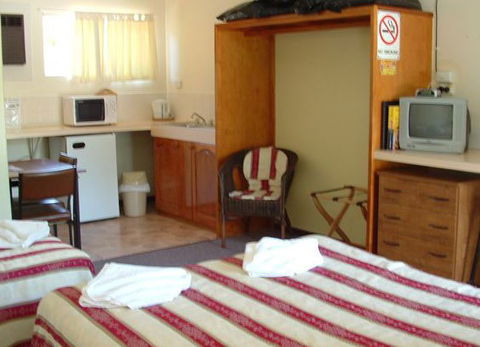 Affordable Gold City Motel - Tourism Caloundra 2