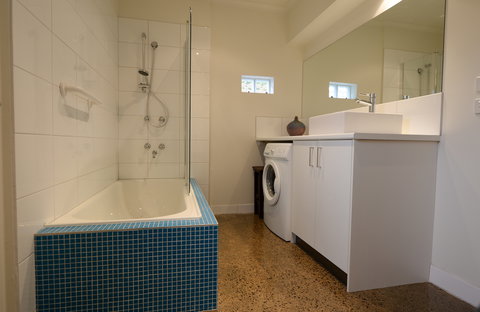 Surfers Palace Torquay - Tourism Caloundra 4