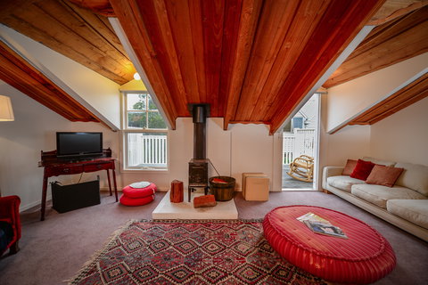 Surfers Palace Torquay - Tourism Caloundra 6