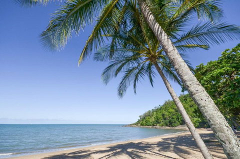 Roydon Beachfront Holiday Apartments - Tourism Caloundra 4