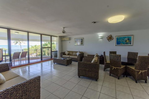 Roydon Beachfront Holiday Apartments - Tourism Caloundra 9
