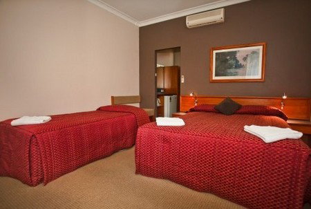 Abbotsleigh Motor Inn - Tourism Caloundra 1