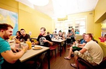 Maze Backpackers And Cb Hotel - Tourism Caloundra 2