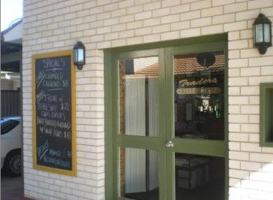 Tamworth Motor Inn - Tourism Caloundra 3