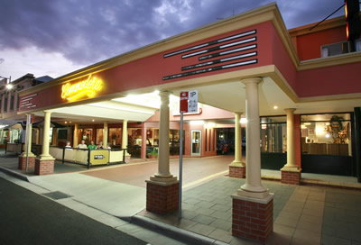 The Commodore Motor Inn - Tourism Caloundra 0