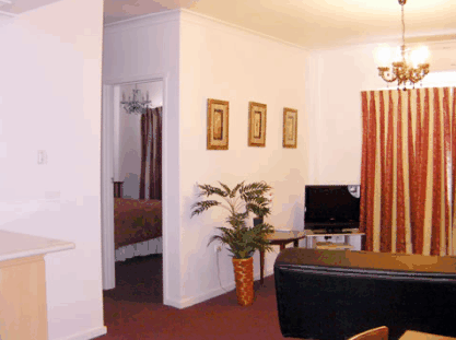 The Commodore Motor Inn - Tourism Caloundra 1