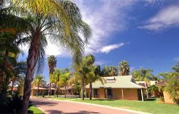 Sunraysia Resort - Tourism Caloundra 0