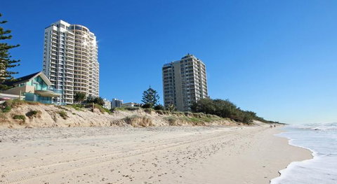 Xanadu Main Beach - Tourism Caloundra 1