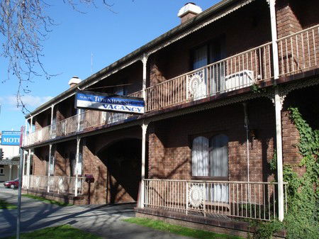 Albury Townhouse - Tourism Caloundra 0