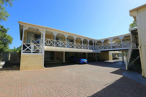Alexandra Park Motor Inn - Tourism Caloundra 1