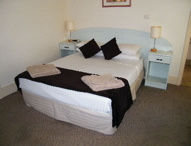 Grand Tasman Hotel - Tourism Caloundra 3