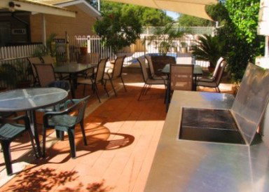 White Gum Motel - Tourism Caloundra 1