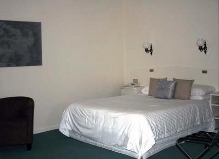 International Motor Inn - Tourism Caloundra 1
