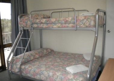 Newcastle Heights Motel - Tourism Caloundra 2