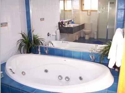 Bateau Bay Beachfront Luxury Accomodation - Tourism Caloundra 0