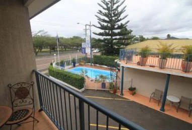 Lakeview Motor Inn - Tourism Caloundra 0