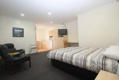 Lakeview Motor Inn - Tourism Caloundra 1