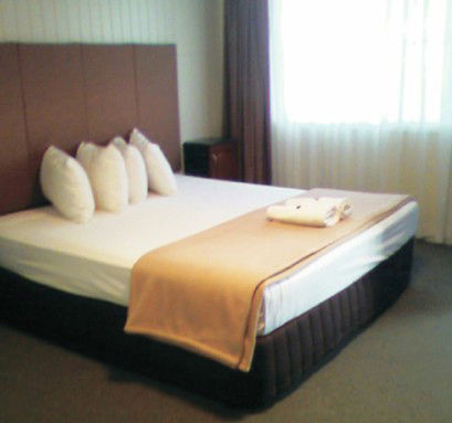 Country Plaza Motor Inn - Tourism Caloundra 2