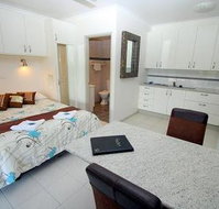Coral Point Lodge - Tourism Caloundra