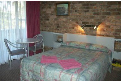 Port Stephens Motor Lodge - Tourism Caloundra 1