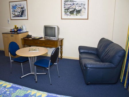Mayfair Plaza Motel - Tourism Caloundra 1