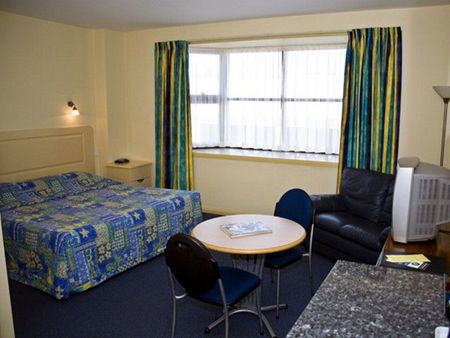 Mayfair Plaza Motel - Tourism Caloundra 2