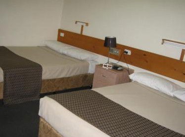 Banjo Paterson Inn - Tourism Caloundra 3