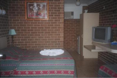 Buccaneer Motel - Tourism Caloundra 1