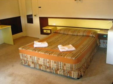The Royal Exhibition Hotel - Tourism Caloundra 1