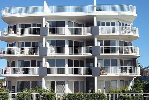 Sandy Shores On Golden Beach - Tourism Caloundra 1