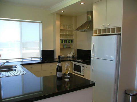 Burlington Holiday Apartments - Tourism Caloundra 3