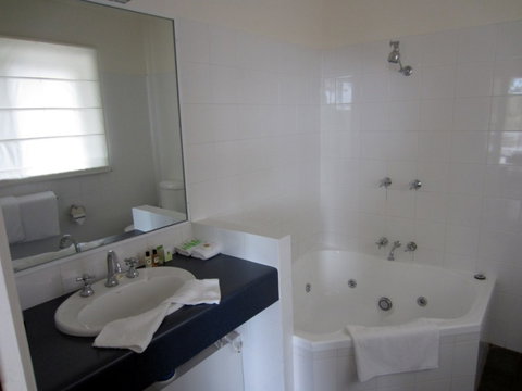 Moore Park Inn - Tourism Caloundra 5
