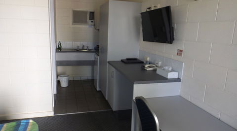 Central Point Motel - Tourism Caloundra 3