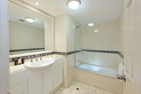 La Grande Apartments Broadbeach - Tourism Caloundra 3