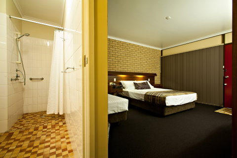Sarina Motor Inn - Tourism Caloundra 2