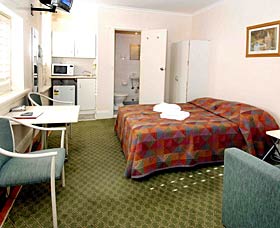 The Maisonette Hotel - Tourism Caloundra 0