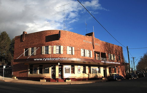 Rylstone Hotel - Tourism Caloundra 1