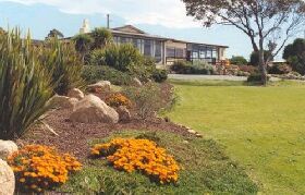Surfside Motor Inn - Tourism Caloundra 0