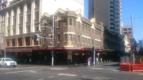 Sir John Young Hotel - Tourism Caloundra 0
