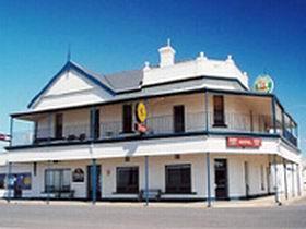 Seabreeze Hotel - Tourism Caloundra 0